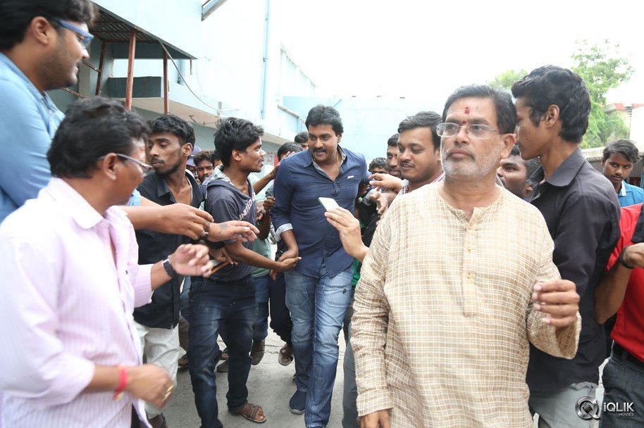 Jakkanna-Movie-Team-Visited-Hyderabad-Theaters